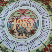 Чиния порцелан маркова Wedgwood porcelain the age of reptiles Calendar plate Thirteenth series 1983г, снимка 9 - Декорация за дома - 36558470