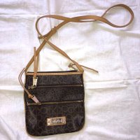 Calvin Klein Дамска оригинална малка чанта, снимка 1 - Чанти - 28802321