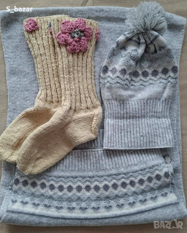 Нов сет от вълнени чорапи,шал и шапка, снимка 1