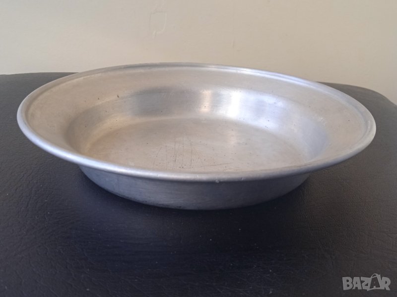 Стабилна и Здрава Метална Алуминиева Чиния за Затопляне на храна, снимка 1