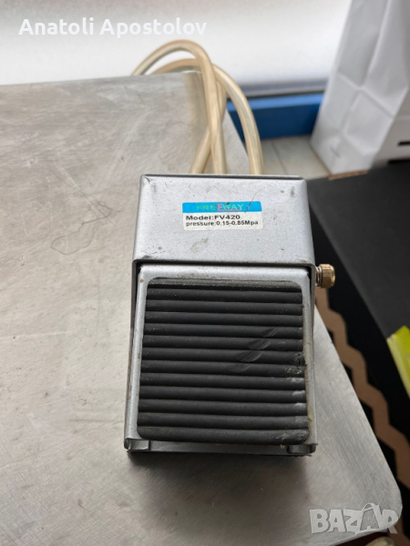 !СПЕШНО! Пълначно-дозираща машина за козметика, снимка 1