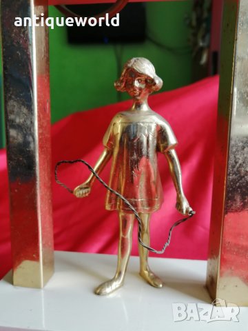 Стара Рядка ЛАМПА Момиченце Скача на Въже, Месинг, снимка 2 - Антикварни и старинни предмети - 33532893