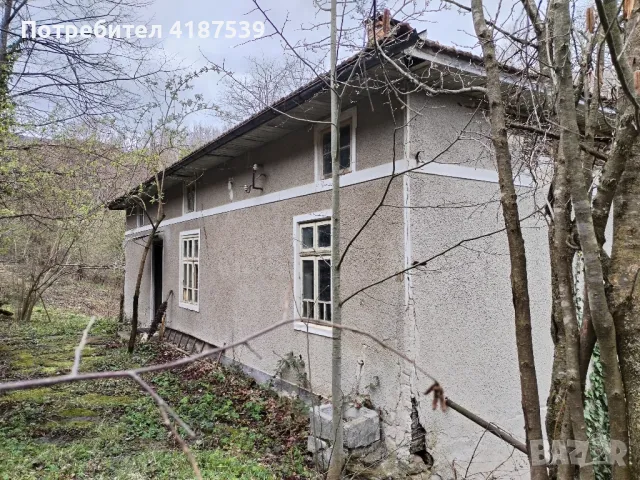 Имот в добро състояние, намиращ се на 10км.от Трявна. 