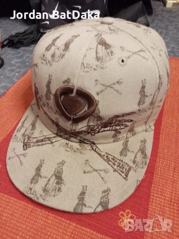 Шапка CIRCA 7 1/4, снимка 2 - Шапки - 53490827