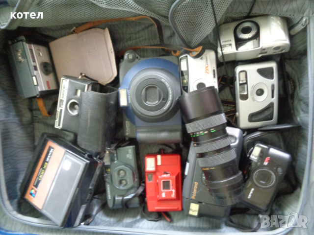Продавам един куфар с фотоапарати , светкавици , обектив и куфар., снимка 5 - Фотоапарати - 44877901