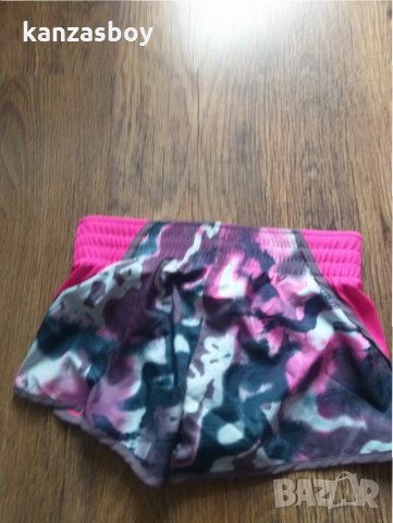 Nike - страхотни дамски шорти КАТО НОВИ, снимка 11 - Спортни екипи - 33070348