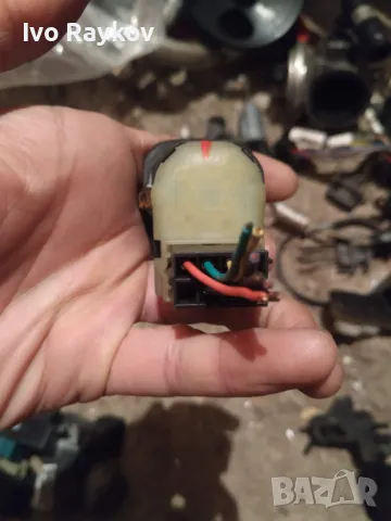 Бутон , огледала за Ford Maverick 2003г , YL8414B003-BAW, снимка 2 - Части - 47991538