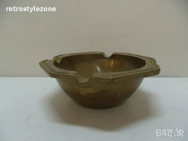 № 7769 стар метален / бронзов пепелник   - размер - диаметър 12,5 см , височина 4,5 см 