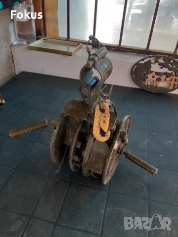 Стара руска военна лебедка с два барабана