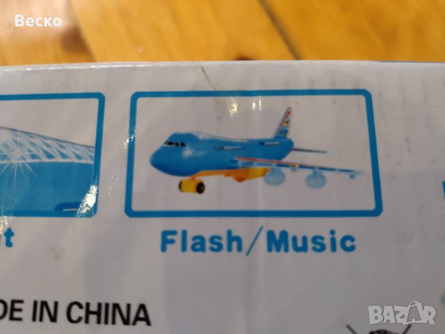 Самолет със звук, светлини и се движи., снимка 2 - Влакчета, самолети, хеликоптери - 43653985