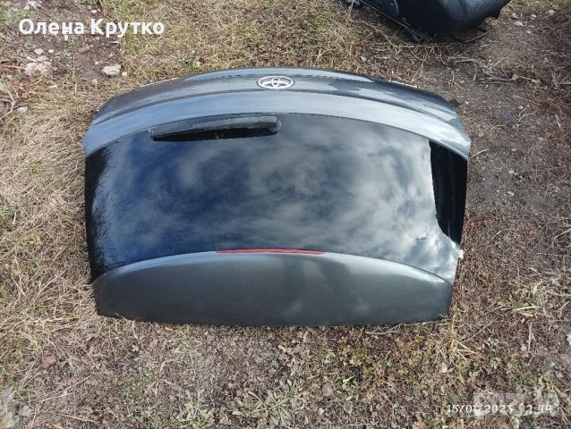 Заден капак Авенсис комби, снимка 2 - Части - 39317823