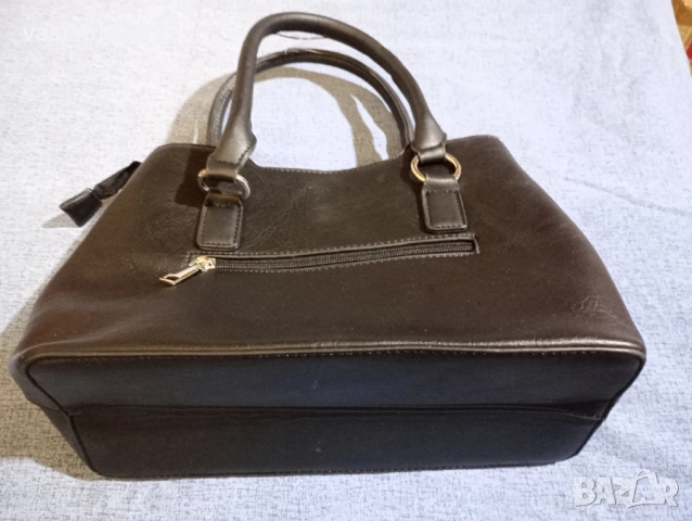 Черна дамска чанта , снимка 2 - Чанти - 52404395