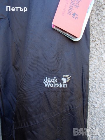Продавам чисто нов мъжки водоустойчив панталон Jack Wolfskin. Моделът има странични гумирани ципове , снимка 2 - Панталони - 11849339