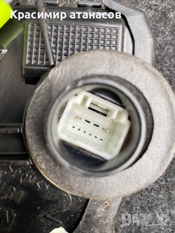 Брава на врата Предна дясна  за Тойота Аурис.A046693, снимка 4 - Части - 44138746