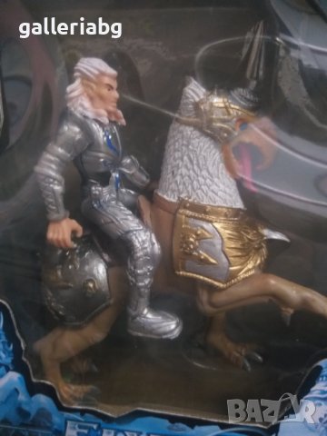 Елфски рицар върху грифон, снимка 2 - Фигурки - 38493944