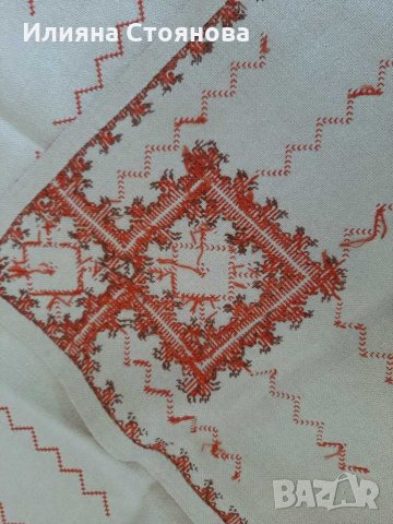 Ръчно бродирано каре за маса , снимка 3 - Декорация за дома - 28784285