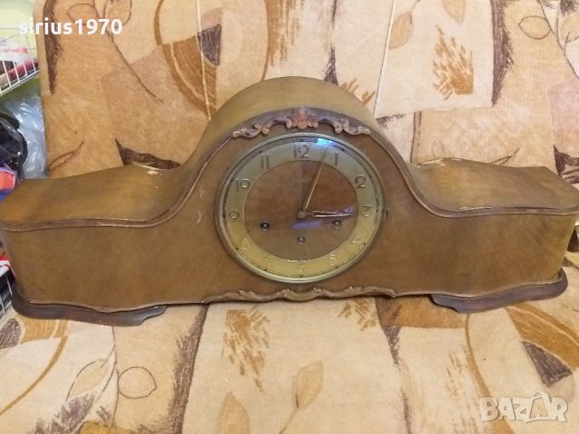 Каминен часовник юнгханс работещ четири четвърти