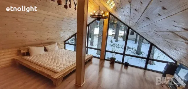 Полилеи, осветление от автентични реставрирани колела от каруца с ръчно изработени дървени чашки , снимка 16 - Полилеи - 49968867