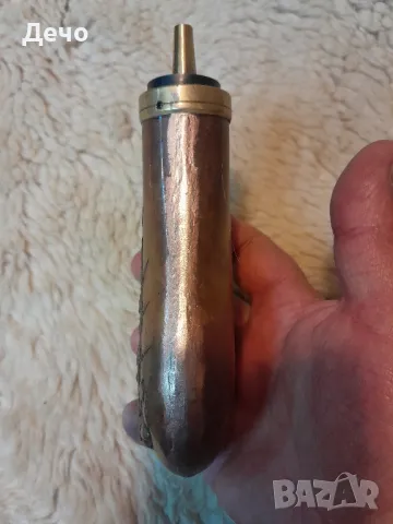 Симпатична ,Медна барутница с месингови елементи в добро и автентично състояние.Made in Italy, снимка 5 - Антикварни и старинни предмети - 48368579