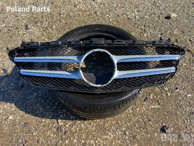 Решетка предна броня Мерцедес Ц класа W205 Mercedes C class W205 Оригинална, снимка 2 - Части - 47716645