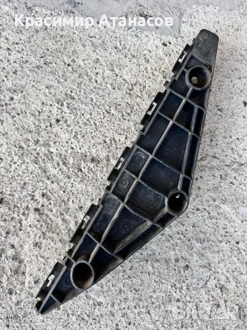 52535-05040. Държач водач предна броня десен за Тойота Авенсис T27. 2009-2014г