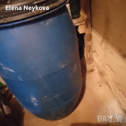 Пластмасов бидон с капак, снимка 3 - Бидони, бурета и бъчви - 51679318