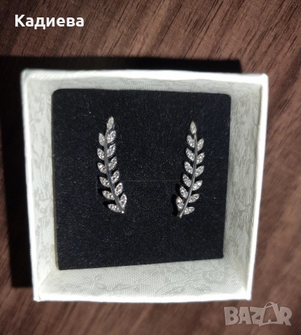 Сребърни обеци тип фиби по дължината на ухото с камъни