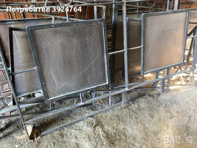 Метални парапети армирано стъкло от стара къща лилави стъкла