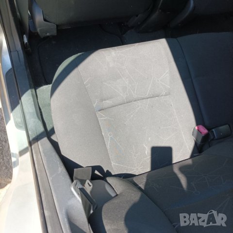 Салон Тойота Аурис 2009 година седалки тойота, снимка 6 - Части - 43956362