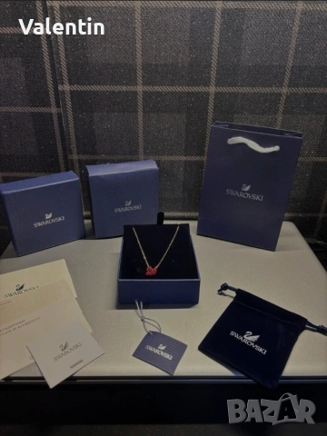 Swarovski/red swan(EXCLUSIVE)