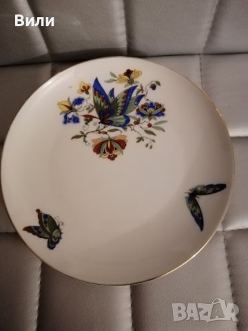 Декоративна чиния с флорални мотиви 
