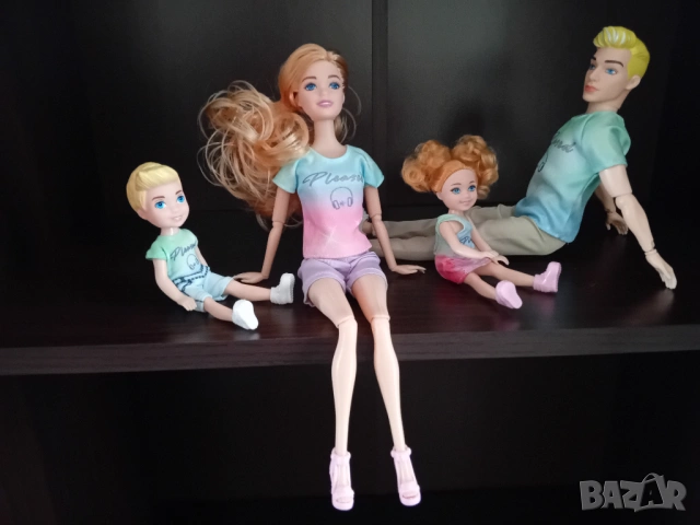 Комплект от 4 кукли / семейство/. Нови.