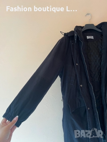 Дълго черно зимно яке с качулка и много джобове М размер с ластик в талията който се стяга 🖤, снимка 3 - Якета - 52401596