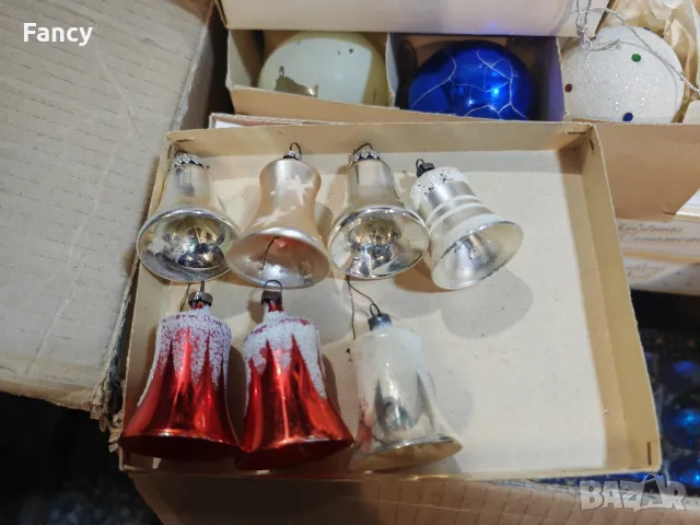 Стари стъклени коледни звънчета 