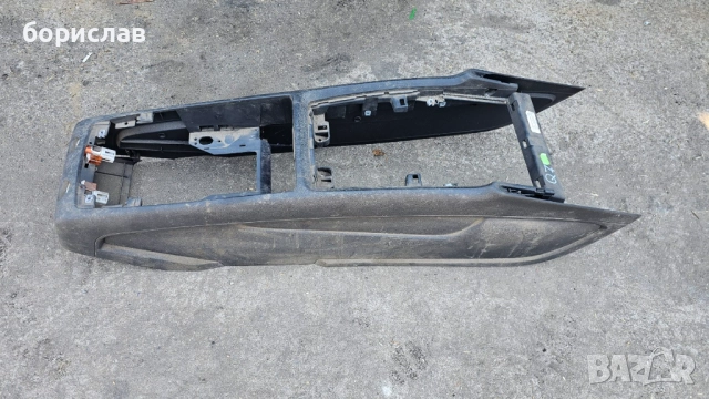 Средна конзола за Audi q7, снимка 2 - Части - 51705248