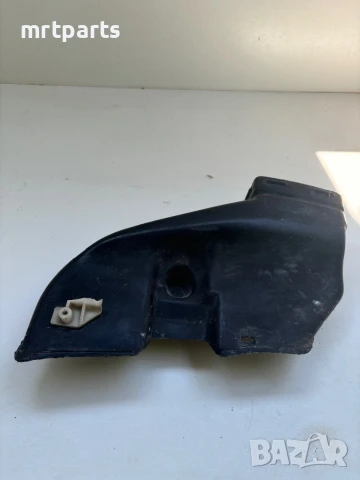 Въздуховод над радиатор за Audi A6 C4/Audi 100, снимка 2 - Части - 51245278