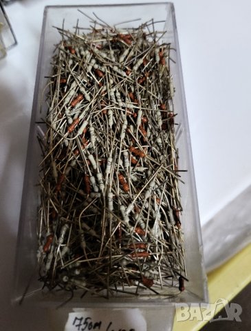 Български резистор, съпротивление - 75 ома  0,25 вата - топлоустойчив, с повишена механична якост.