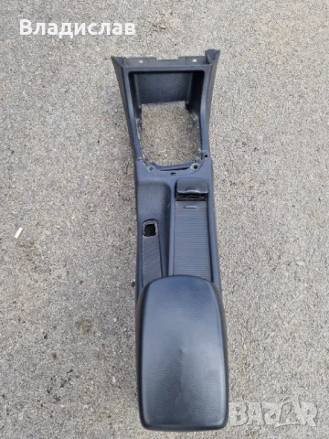 Подлакътник и средна конзола Volvo v40 , снимка 3 - Части - 49668820