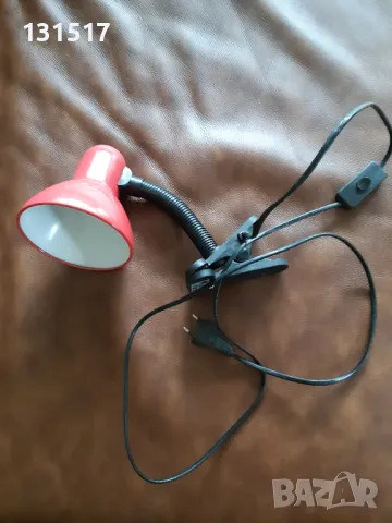 Настолна лампа с щипка