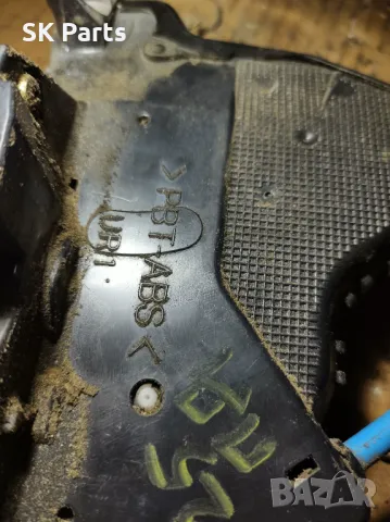 Брава на врата предна дясна за TOYOTA AVENSIS T25, снимка 3 - Части - 49475313