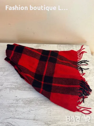 Червено и черно каре зимен дълъг дамски шал с ресни накрая ❤️🖤, снимка 2 - Шалове - 47930189