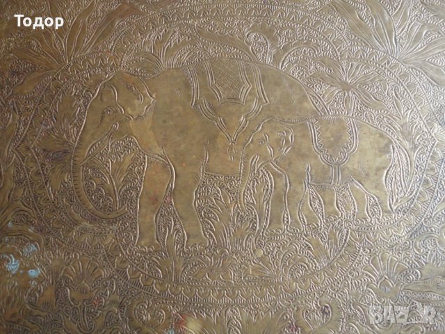 Старинна гравирана кутия бронз и дърво , снимка 2 - Антикварни и старинни предмети - 42998809