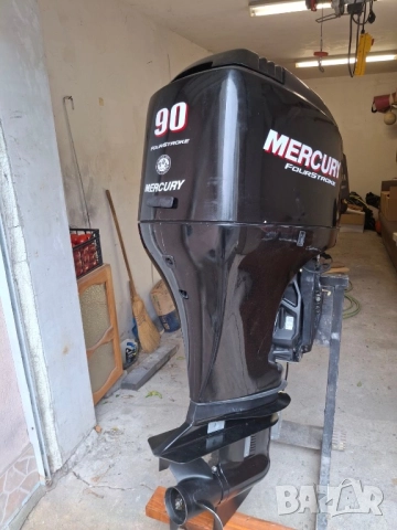 Продавам извънбордов мотор за лодка ,,Меркюри”-90к.с.