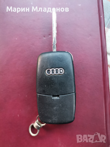 Авто ключ за Audi-три бутона , снимка 2 - Аксесоари и консумативи - 44863467