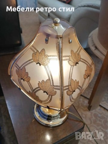 Красива, ретро настолна лампа с тежка месингова основа и декоративен стъклен абажур., снимка 5 - Декорация за дома - 52443691