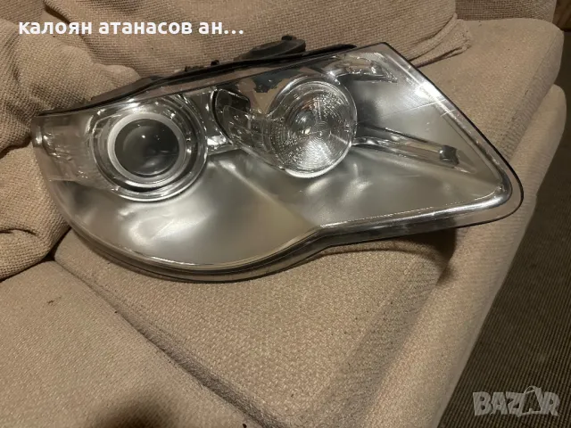 Продавам оригинален десен фар за VW Туарегфейслифт 2008-2010 година с леки следи от употреба, снимка 2 - Части - 48591083