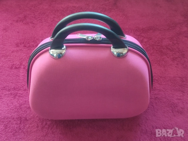 Кокетна розова чанта с цип, тип куфарче. Подходяща за грим, козметика, аксесоари, маникюр, педикюр, снимка 2 - Чанти - 52425349
