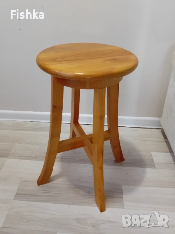 Табуретка-поставка от масивна акация