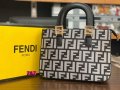 Дамска чанта Fendi, снимка 1 - Чанти - 32392204