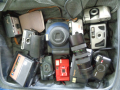 Продавам един куфар с фотоапарати , светкавици , обектив и куфар., снимка 5